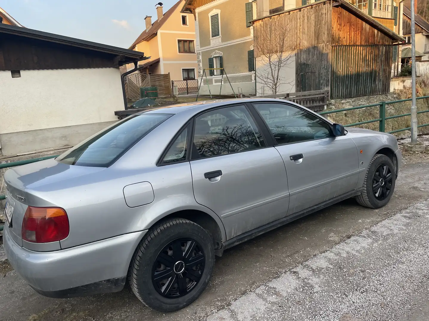 Audi A4 1,9 TDI Aut. Silber - 2