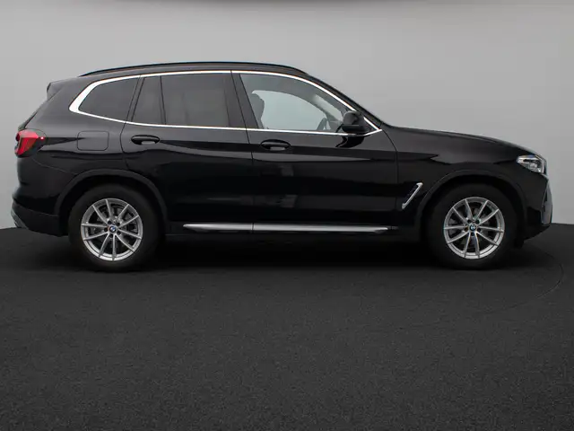 BMW X3 view 5