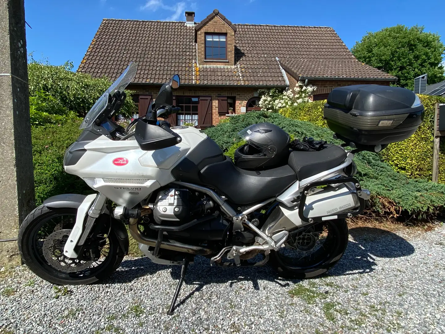 Moto Guzzi Stelvio 1200 Wit - 2