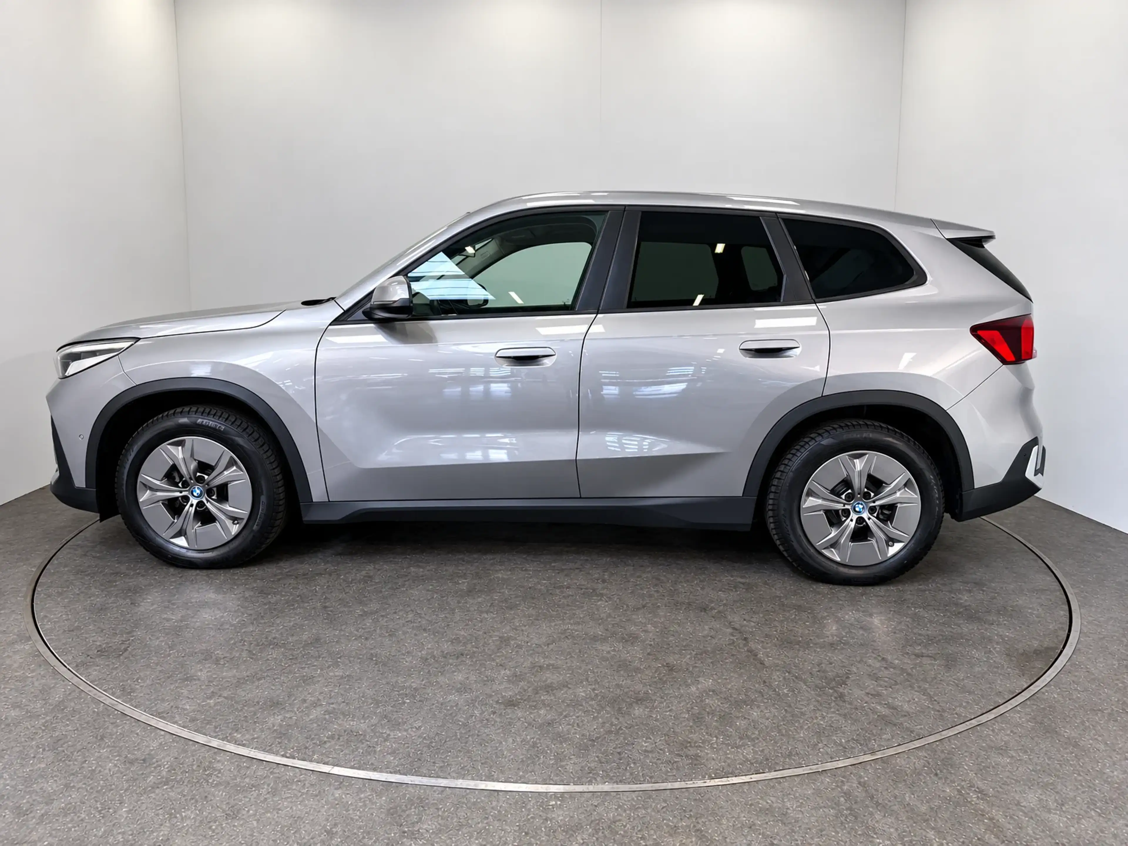 BMW iX1 BEV 67KWH XDRIVE30  200KW  4WD AUTO — photo 2