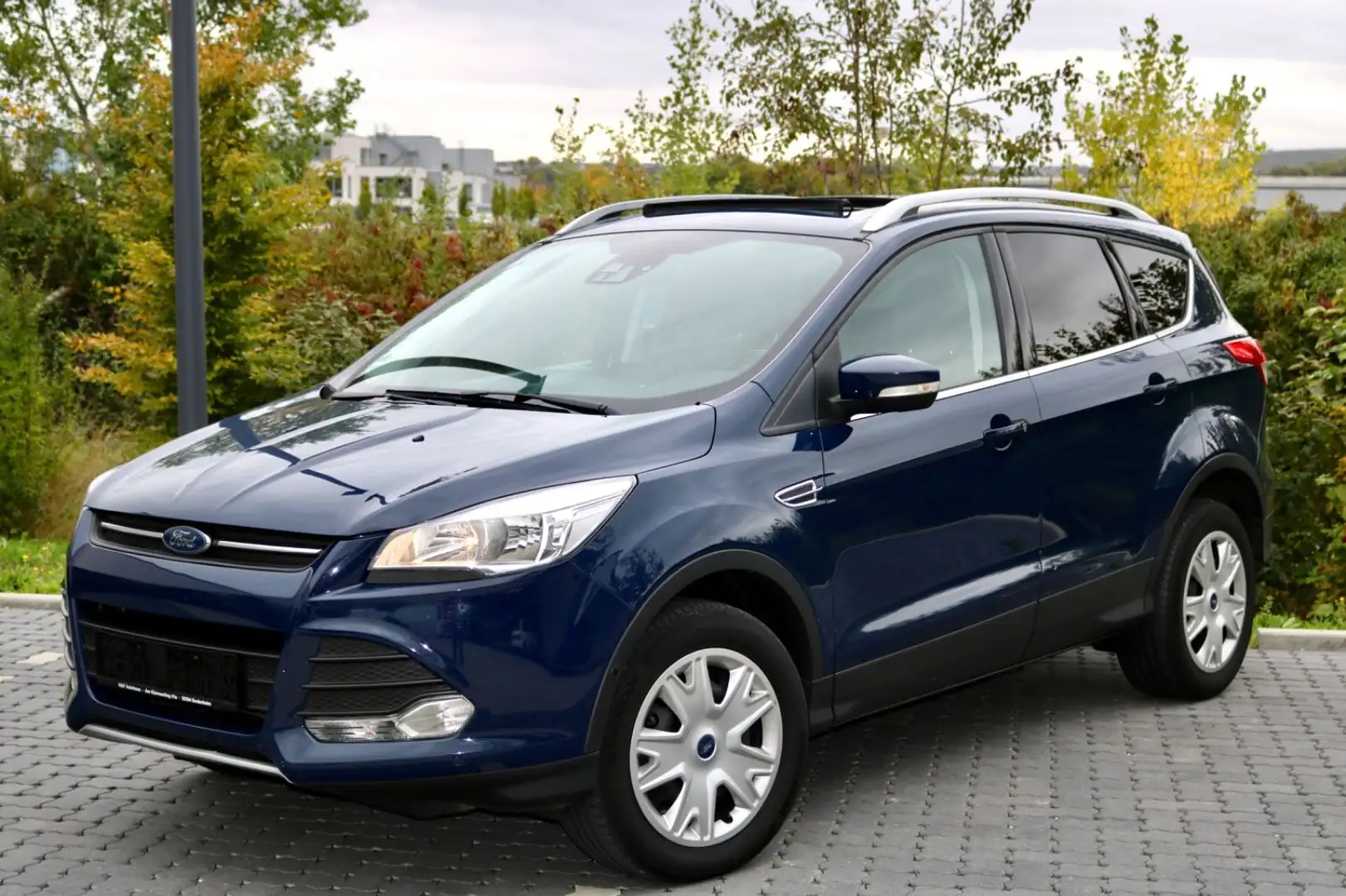 Ford Kuga Trend 2.0 TDCi 4x4/PANO/AHK/PDC/NAVI Blau - 1