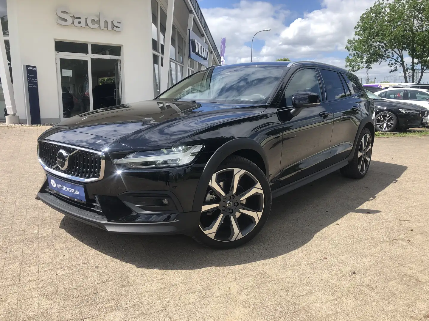 Volvo V60 CC Ultimate B4 AWD Diesel Schwarz - 1