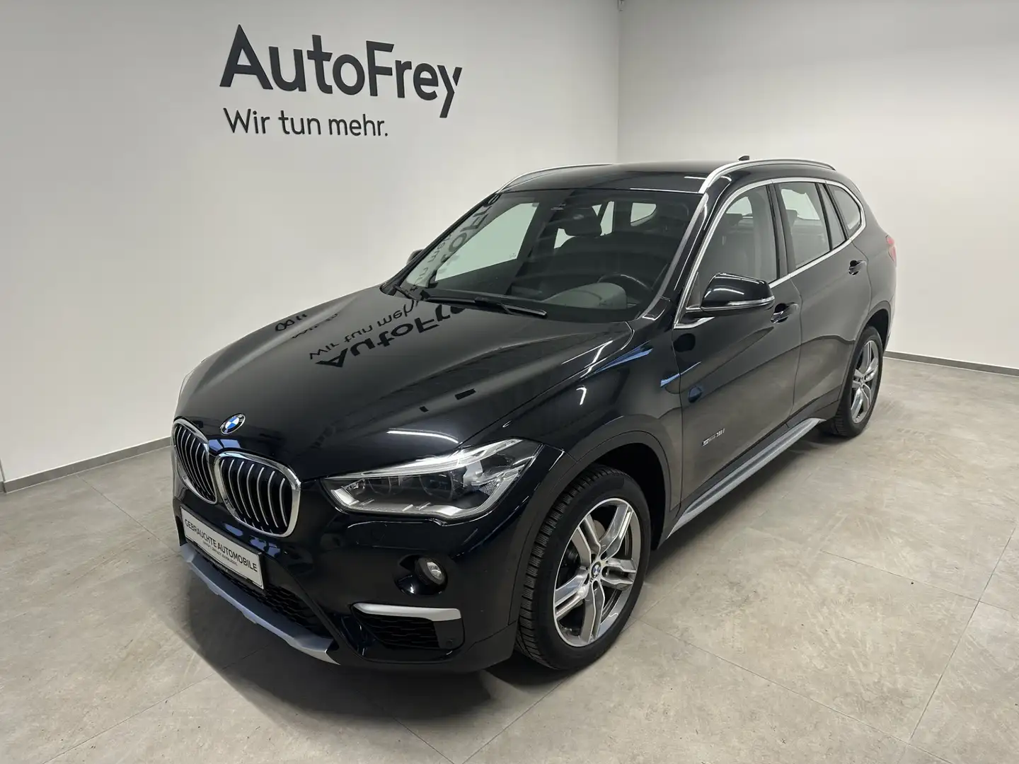 BMW X1 sDrive18i Schwarz - 1