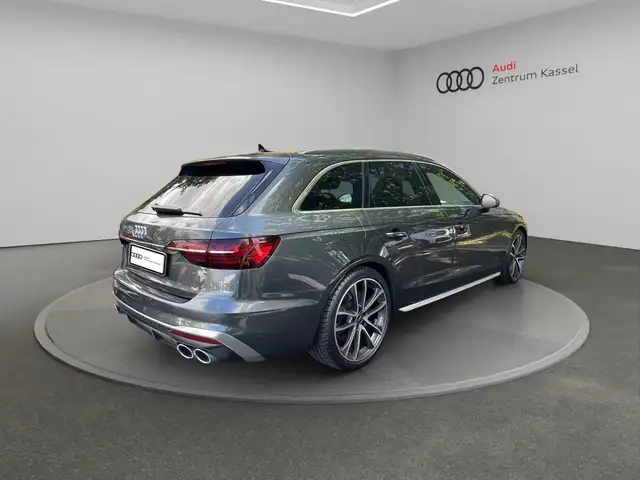 Audi S4 view 7