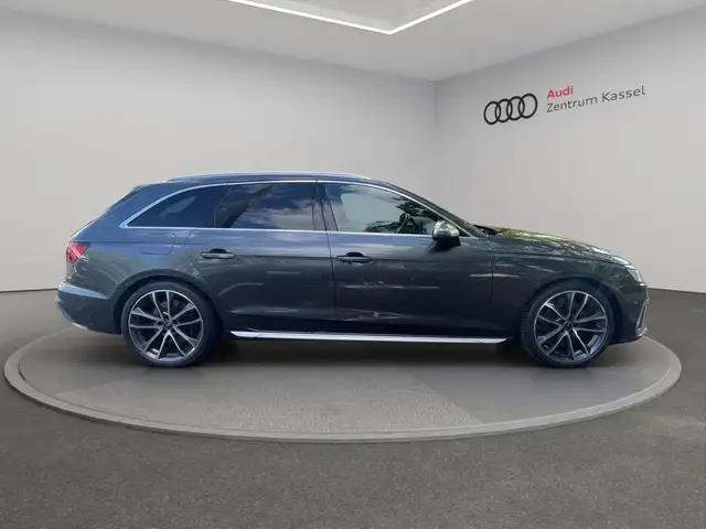 Audi S4 view 8