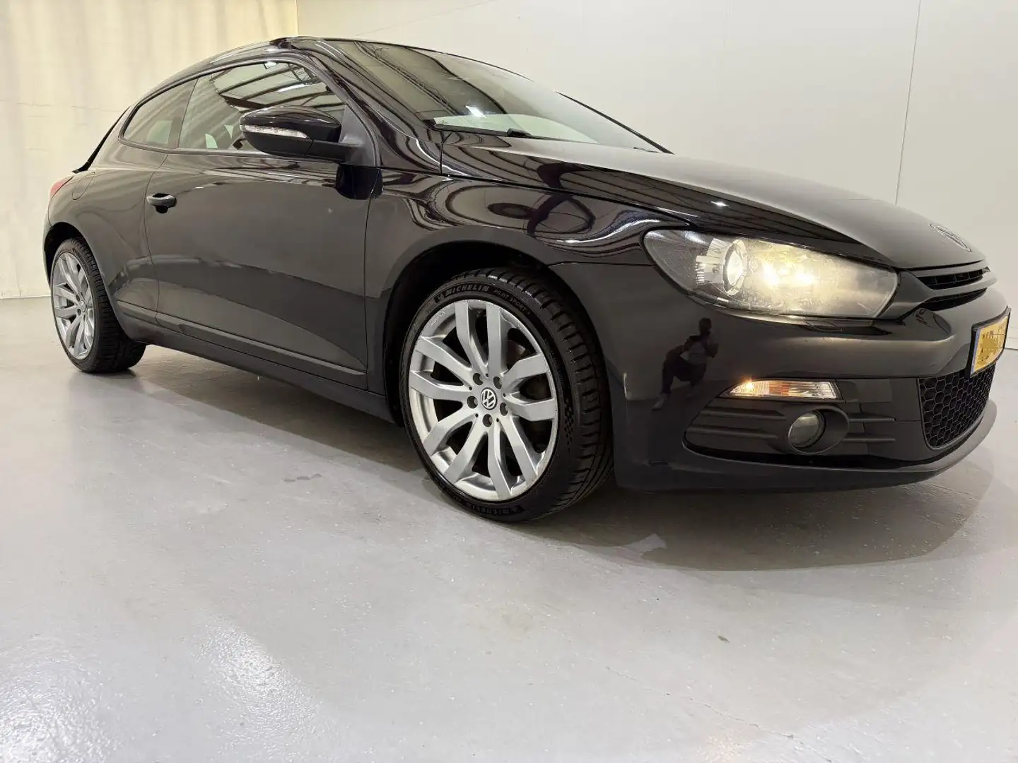 Volkswagen Scirocco 1.4 TSI Edition Clima Zwart - 1