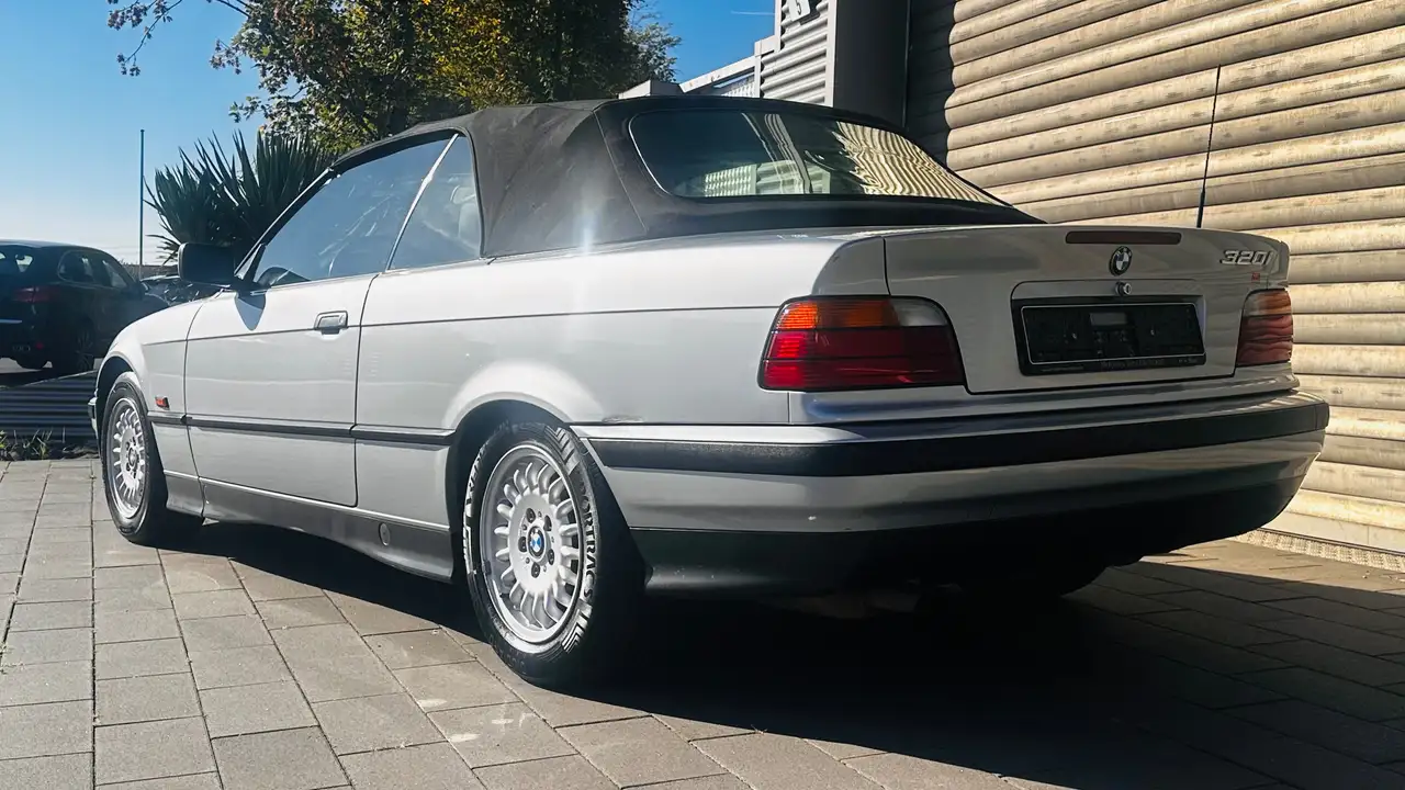 BMW 320i E36 Cabrio im Erstlack, Unfallfrei, Klimatr., foto 6