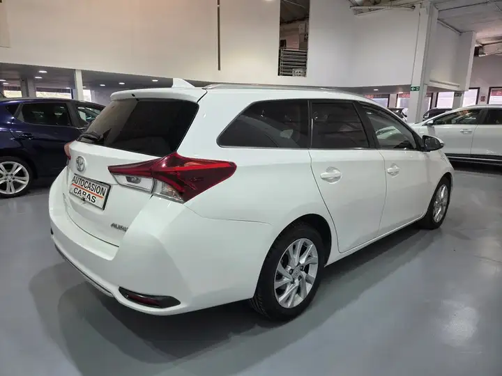 Toyota Auris Touring Sports 90D Business (2015) 2016, foto 5