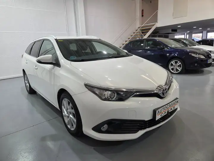 Toyota Auris Touring Sports 90D Business (2015) 2016, foto 6