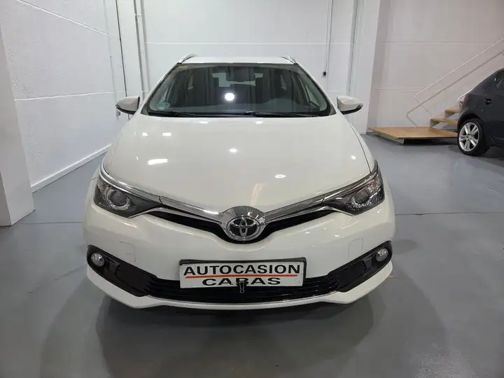 Toyota Auris Touring Sports 90D Business (2015) 2016, foto 7