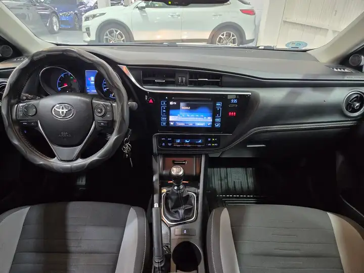 Toyota Auris Touring Sports 90D Business (2015) 2016, foto 14