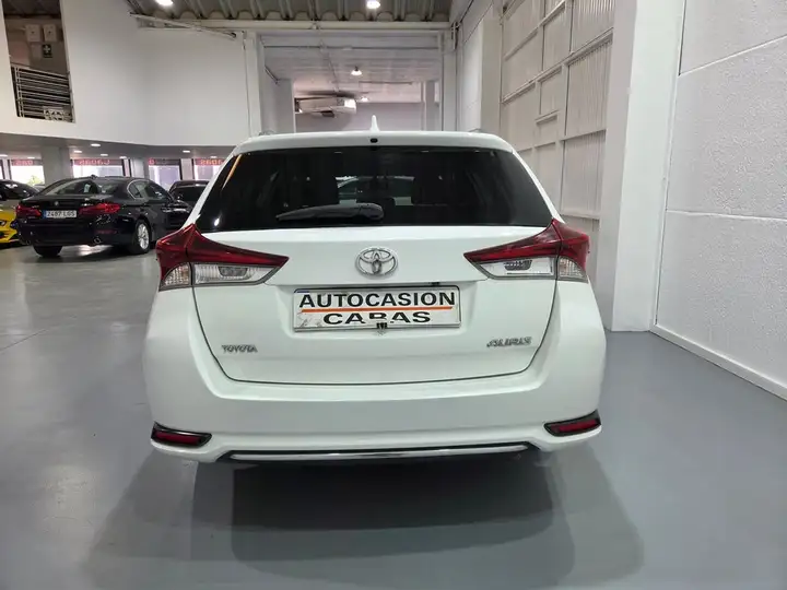 Toyota Auris Touring Sports 90D Business (2015) 2016, foto 4