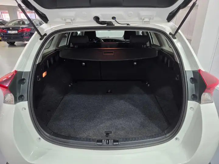 Toyota Auris Touring Sports 90D Business (2015) 2016, foto 12