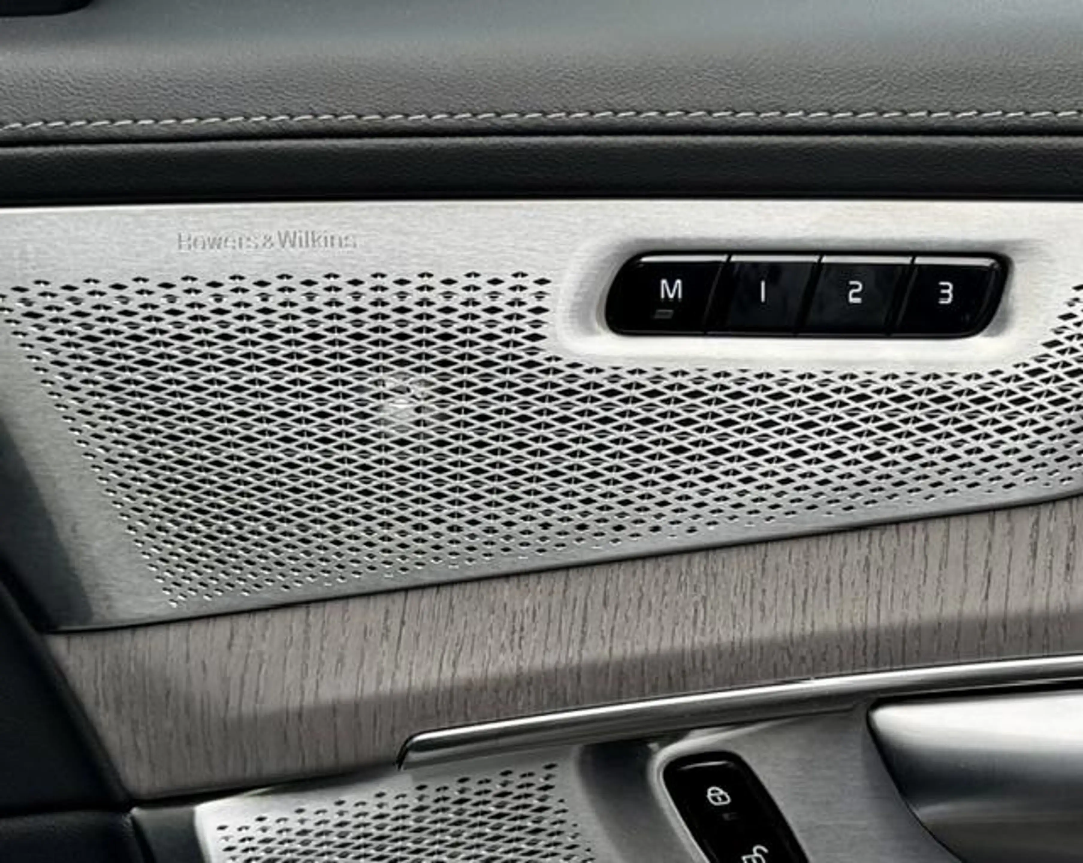 Volvo XC90 2.0 T8 LongRange AWD Ultra Dark Full Option, Massa — photo 20