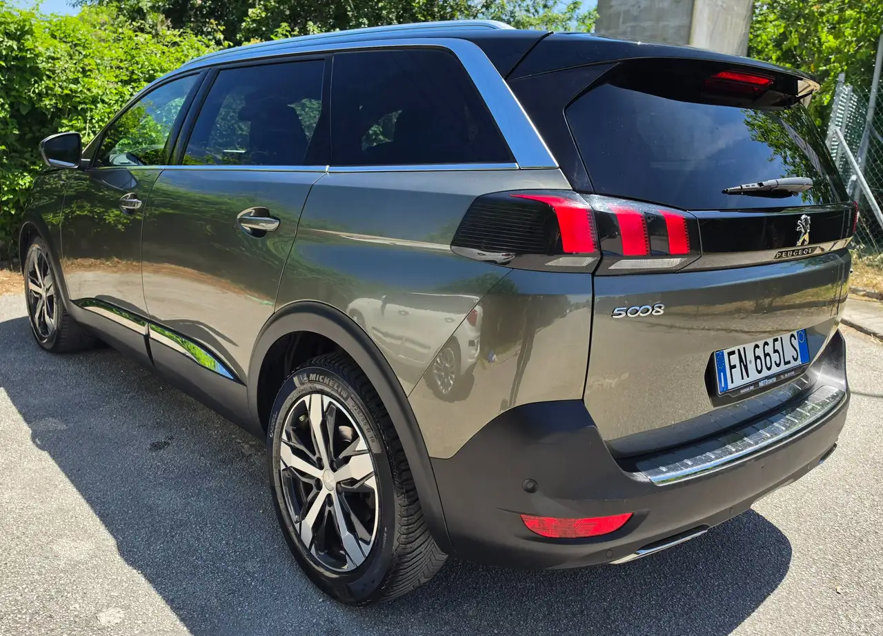Peugeot 5008