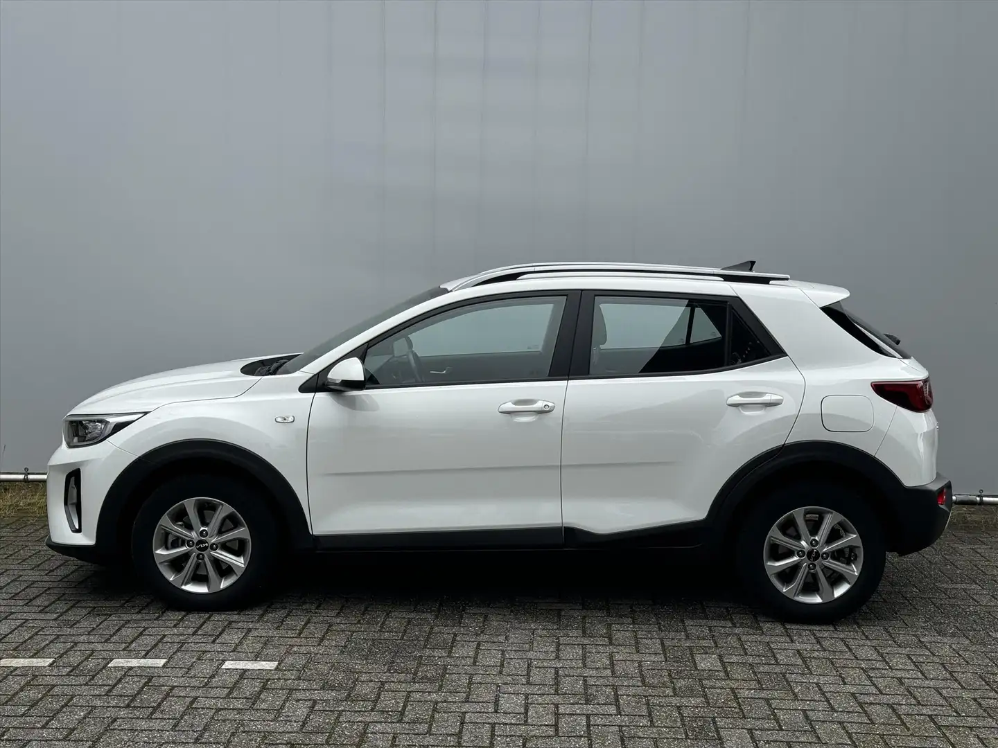 Kia Stonic 1.0 T-GDi 100pk DynamicLine I Navi I Camera Blanc - 2