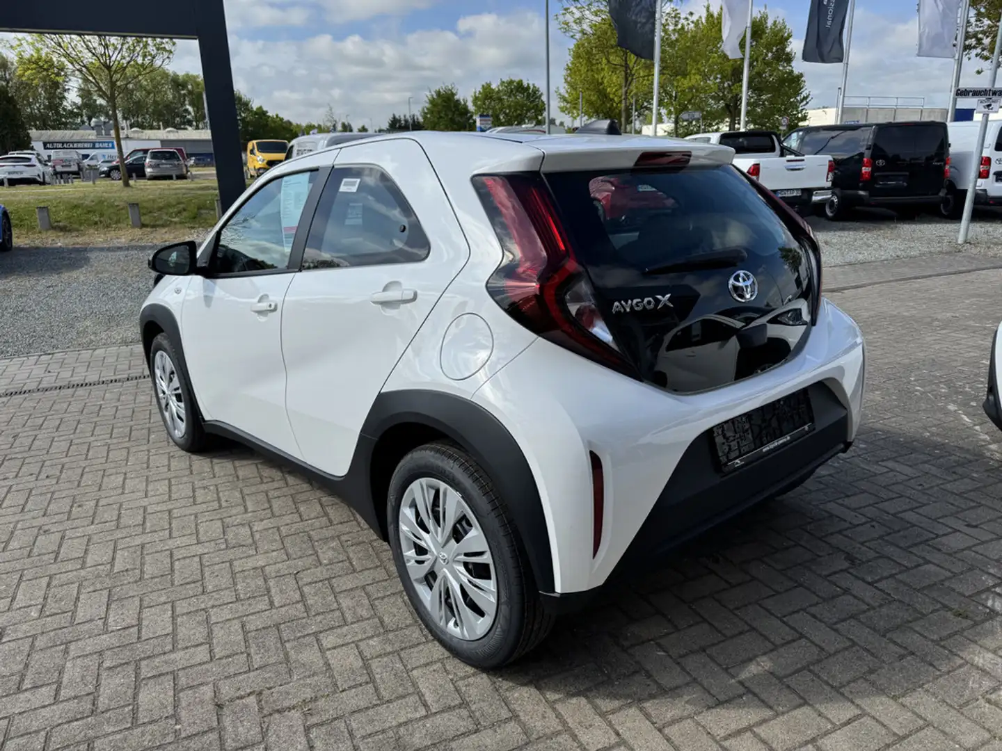 Toyota Aygo X 1.0 Business Edition SHZ KAMERA ACC Blanc - 2