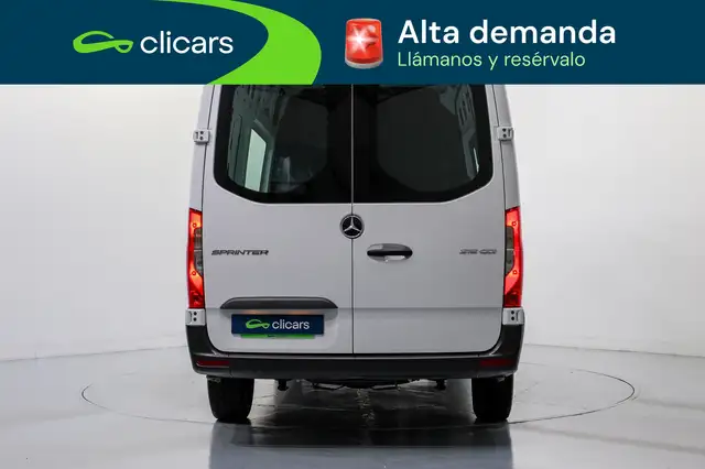 Mercedes-Benz Sprinter view 4