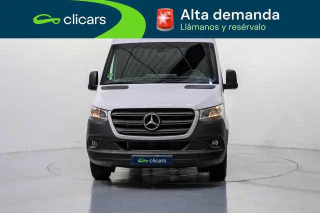 Mercedes-Benz Sprinter view 2