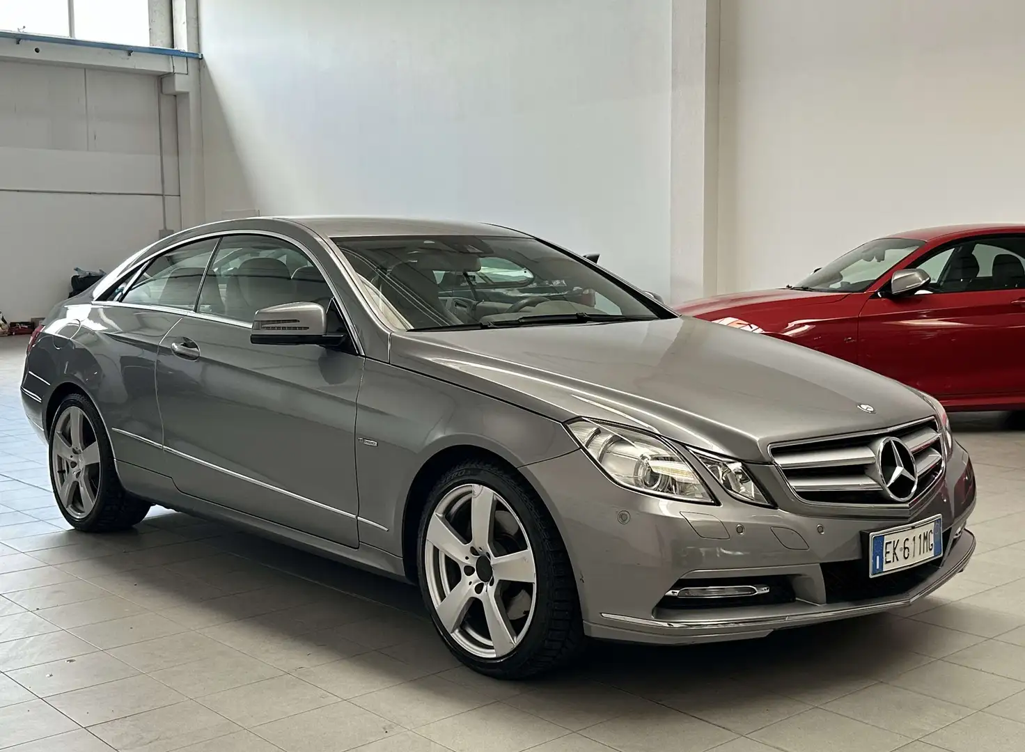 Mercedes-Benz E 250 Avantgarde UNICA PROPRIETARIA Grigio - 2