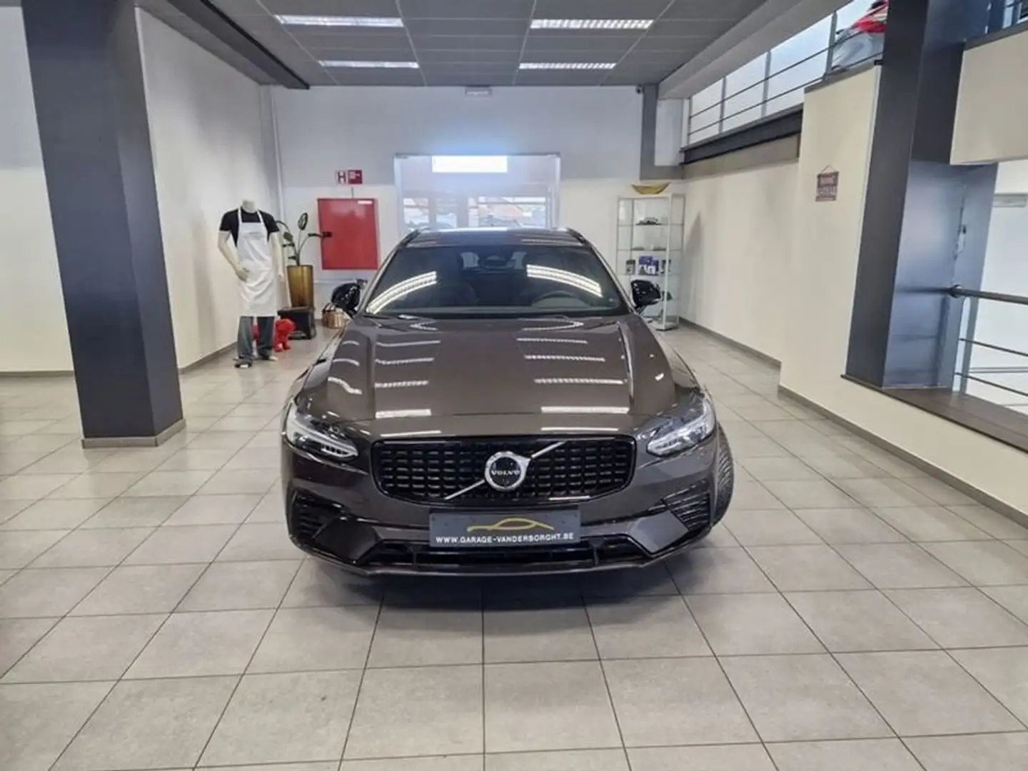 Volvo V90 PLUS DARK T6 PHEV FULL OPTION Grijs - 2