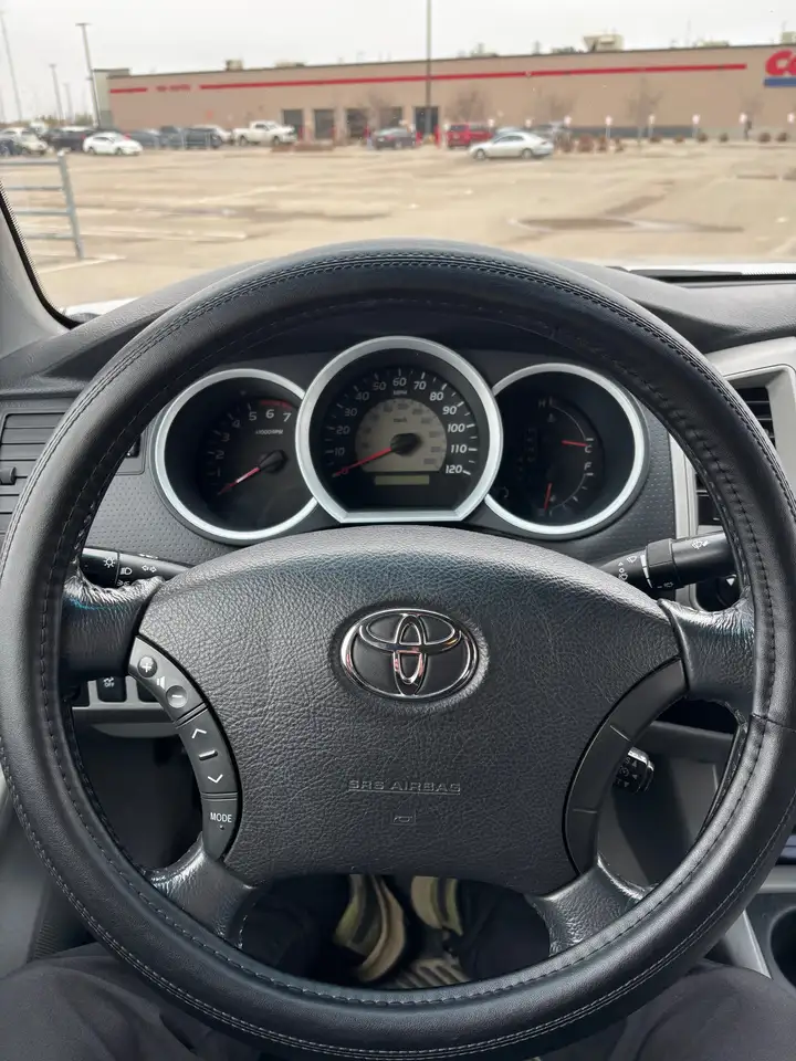 Toyota Tacoma снимка Toyota Tacoma