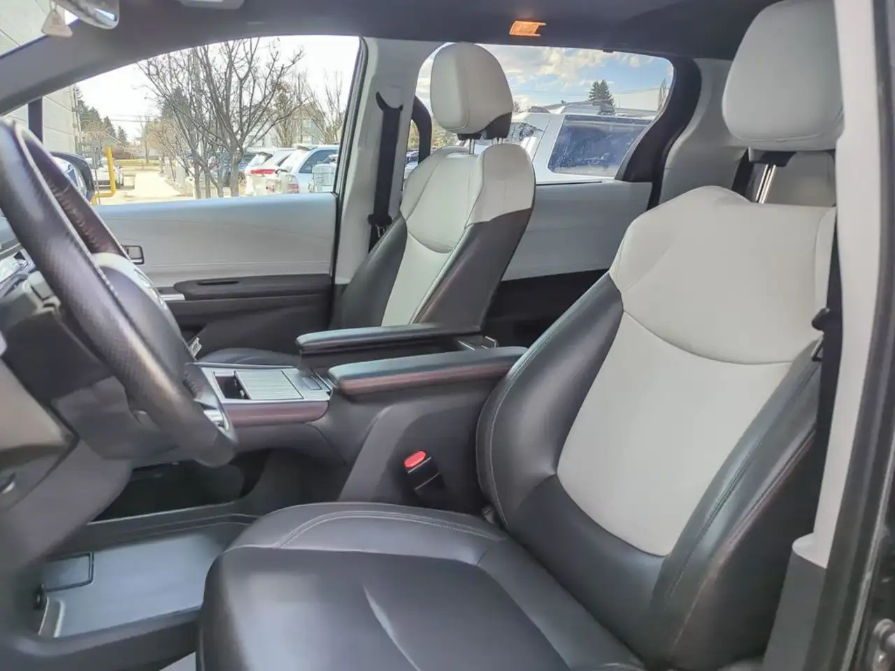 Toyota Sienna снимка Toyota Sienna