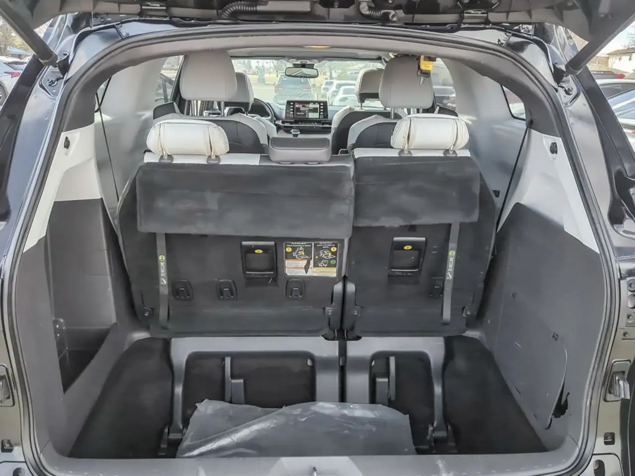 Toyota Sienna снимка Toyota Sienna
