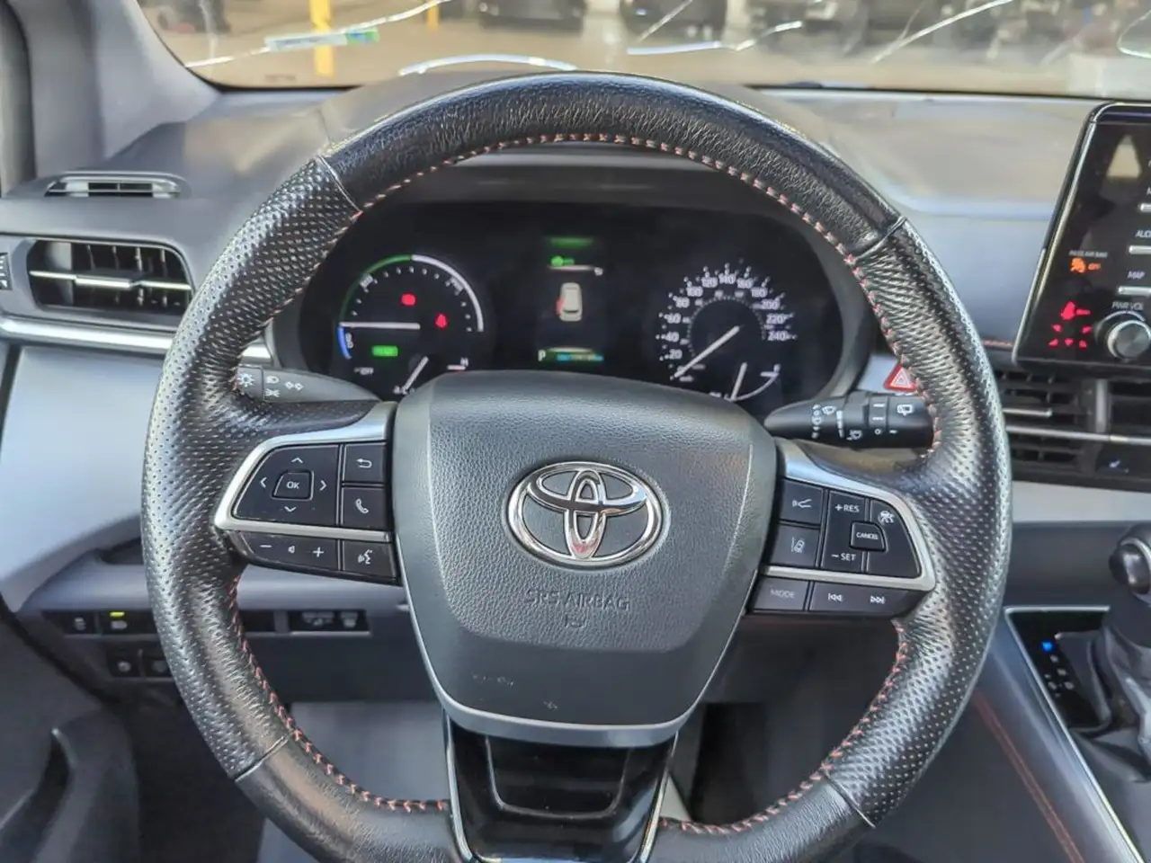 Toyota Sienna снимка Toyota Sienna