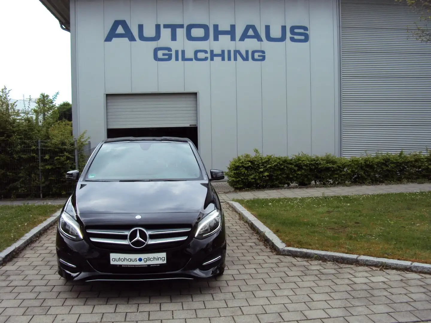 Mercedes-Benz B 180 Urban Automatik Navi LED PDC SHZ ! Schwarz - 1