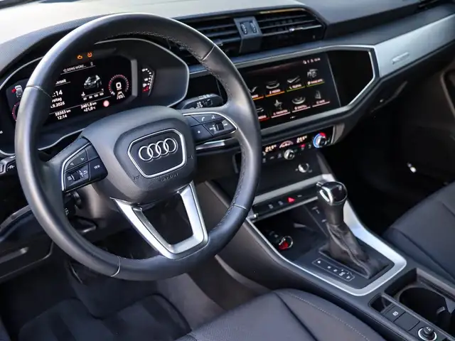 Audi Q3 view 17
