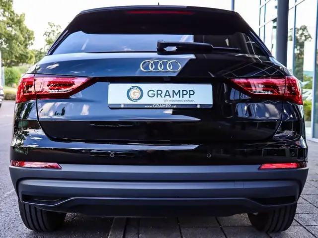 Audi Q3 view 4