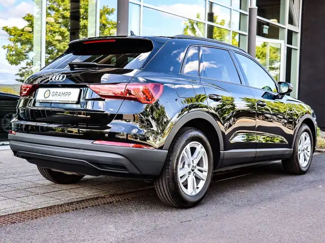 Audi Q3 view 7
