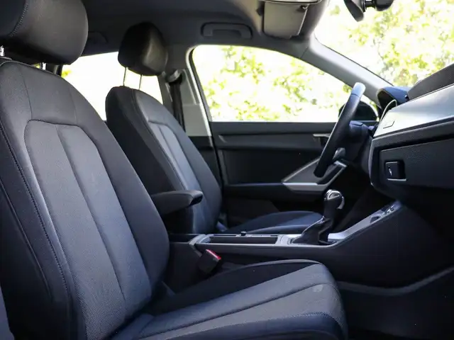 Audi Q3 view 20