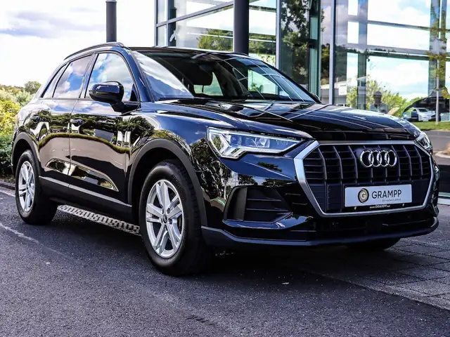 Audi Q3 view 9