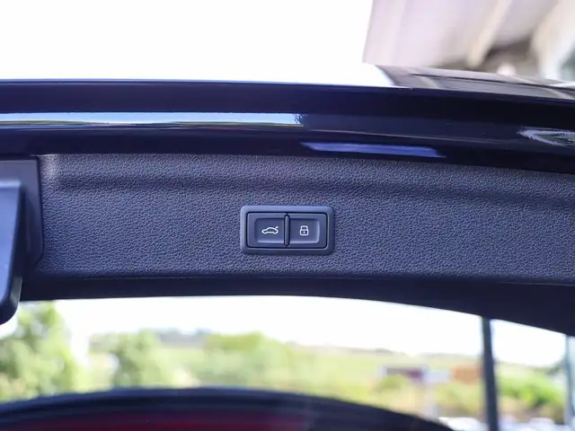 Audi Q3 view 6