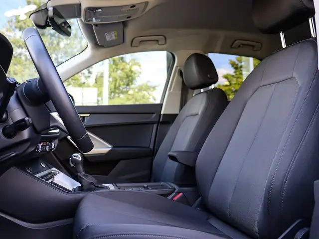 Audi Q3 view 13