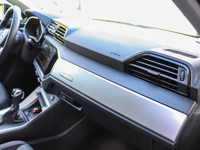 Audi Q3 view 21