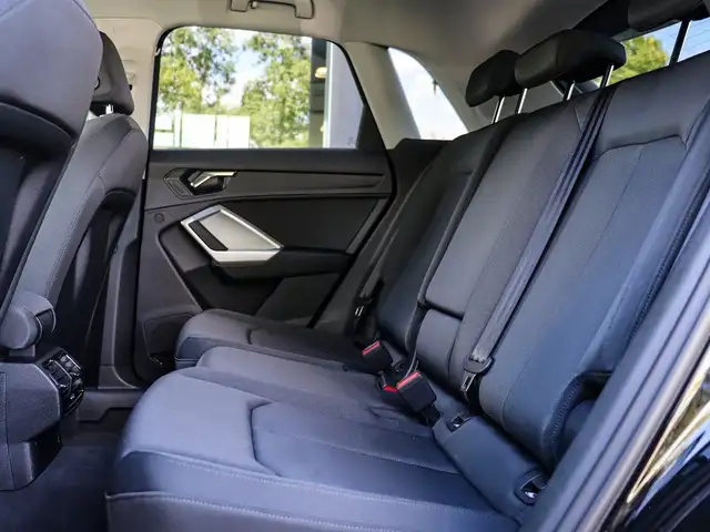 Audi Q3 view 24