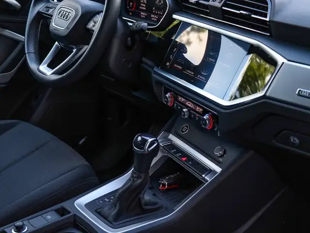 Audi Q3 view 23