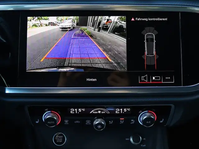 Audi Q3 view 19