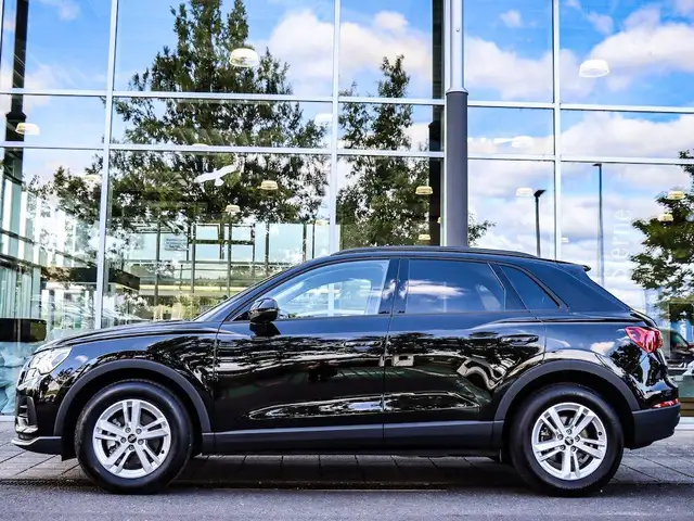 Audi Q3 view 2