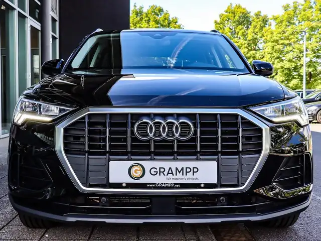 Audi Q3 view 10