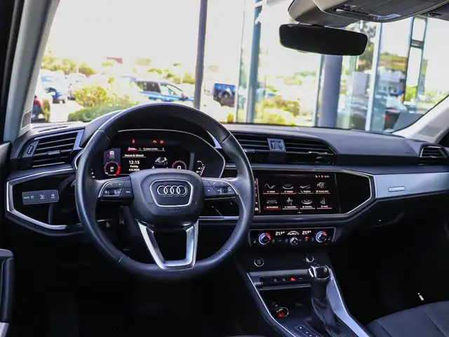 Audi Q3 view 15
