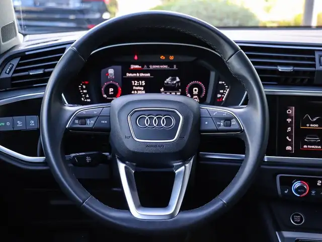 Audi Q3 view 18