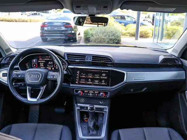 Audi Q3 view 14