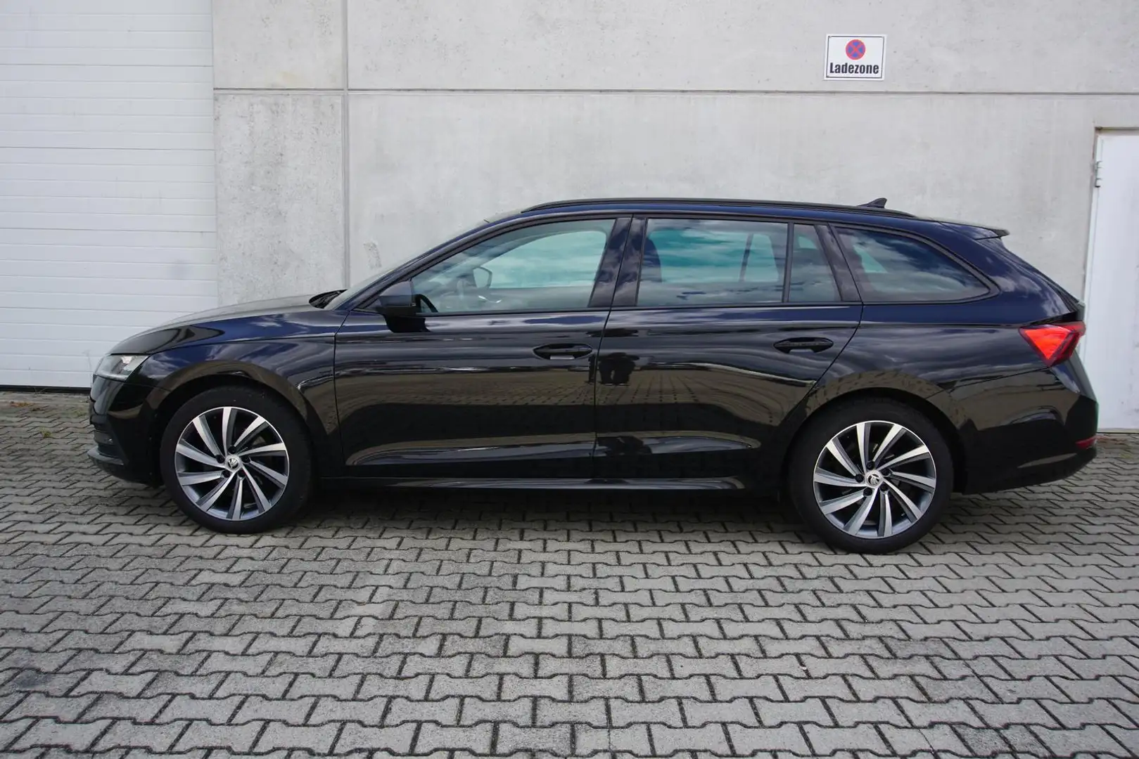 Skoda Octavia 2.0TDI Combi DSG AHK Navi LED PDC SHZ Negru - 2