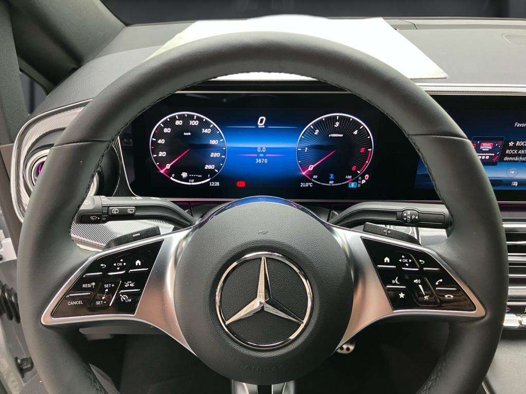 Mercedes-Benz V 220