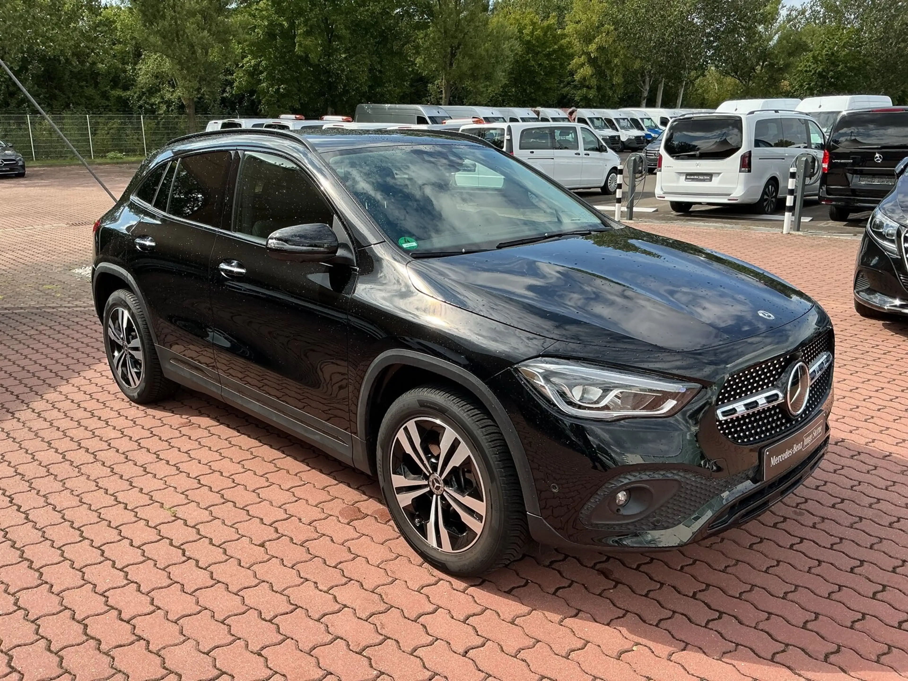 Mercedes-Benz GLA 250 GLA 250 4M Progr Distro 360Kam Nightpak AHK LED — photo 3