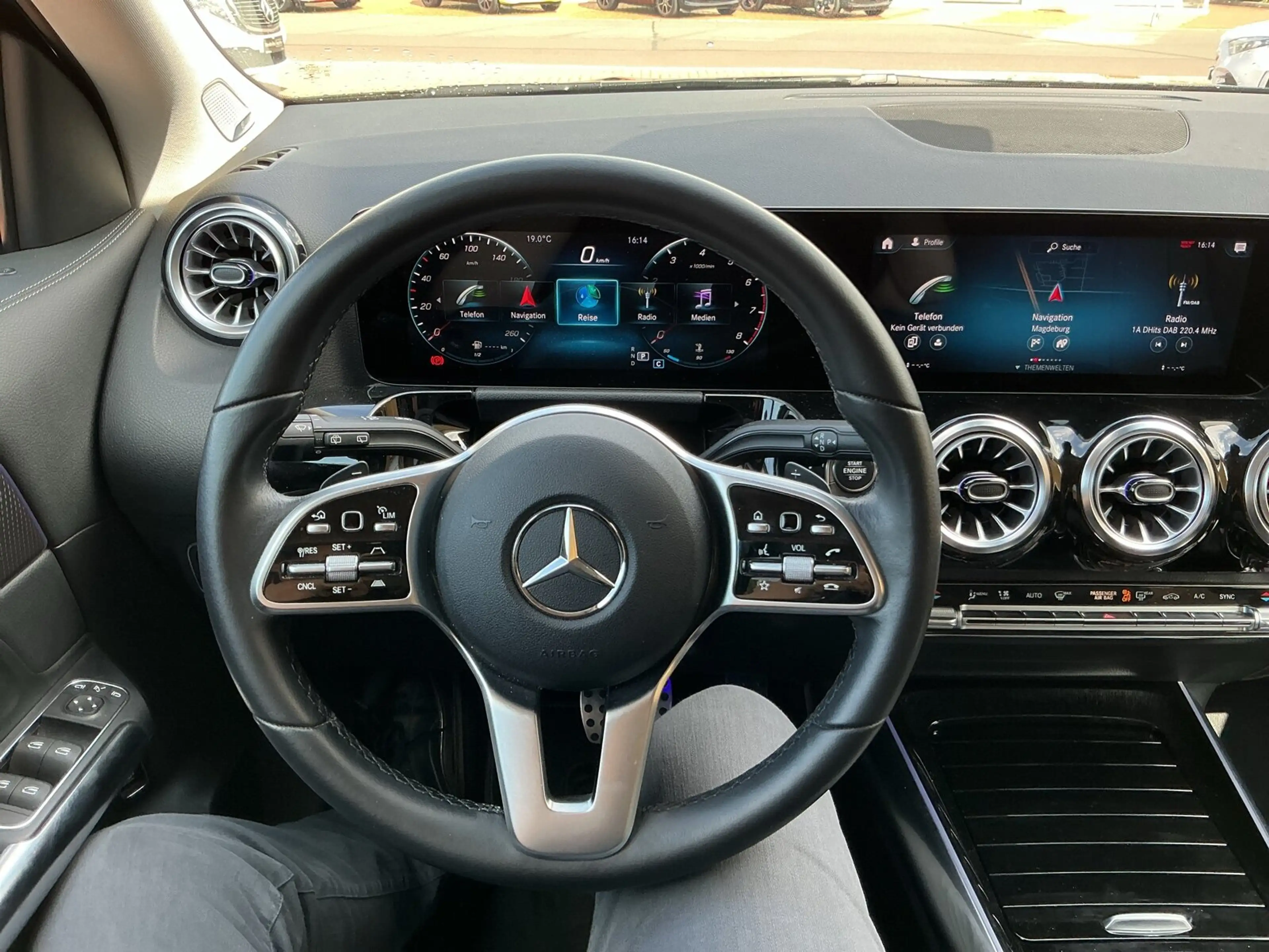 Mercedes-Benz GLA 250 GLA 250 4M Progr Distro 360Kam Nightpak AHK LED — photo 13